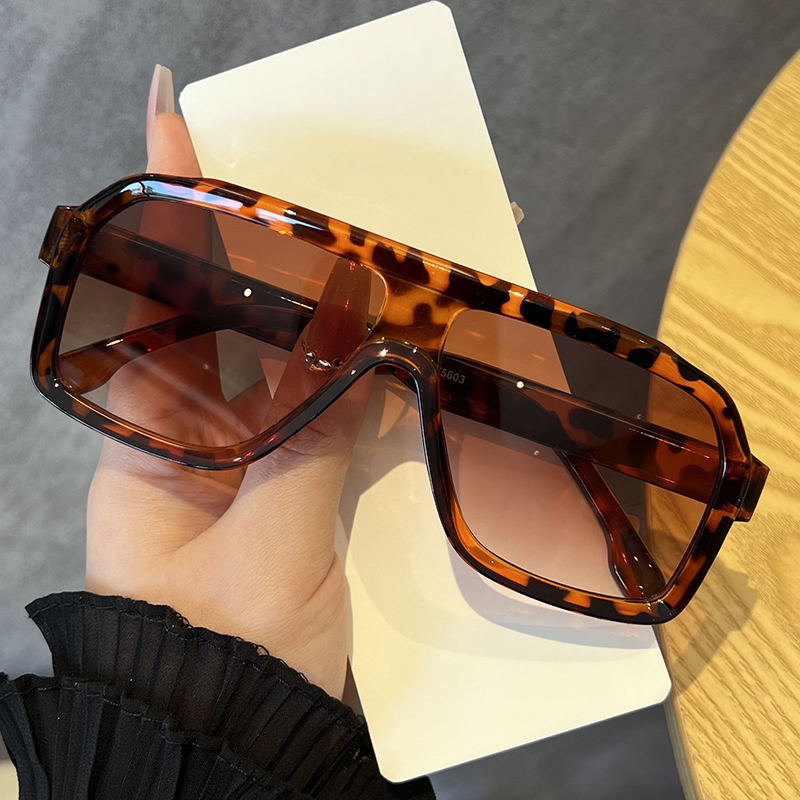 نظارات شمسية كبيرة الحجم مضادة - مراجعة Designer Sunglasses وسعره