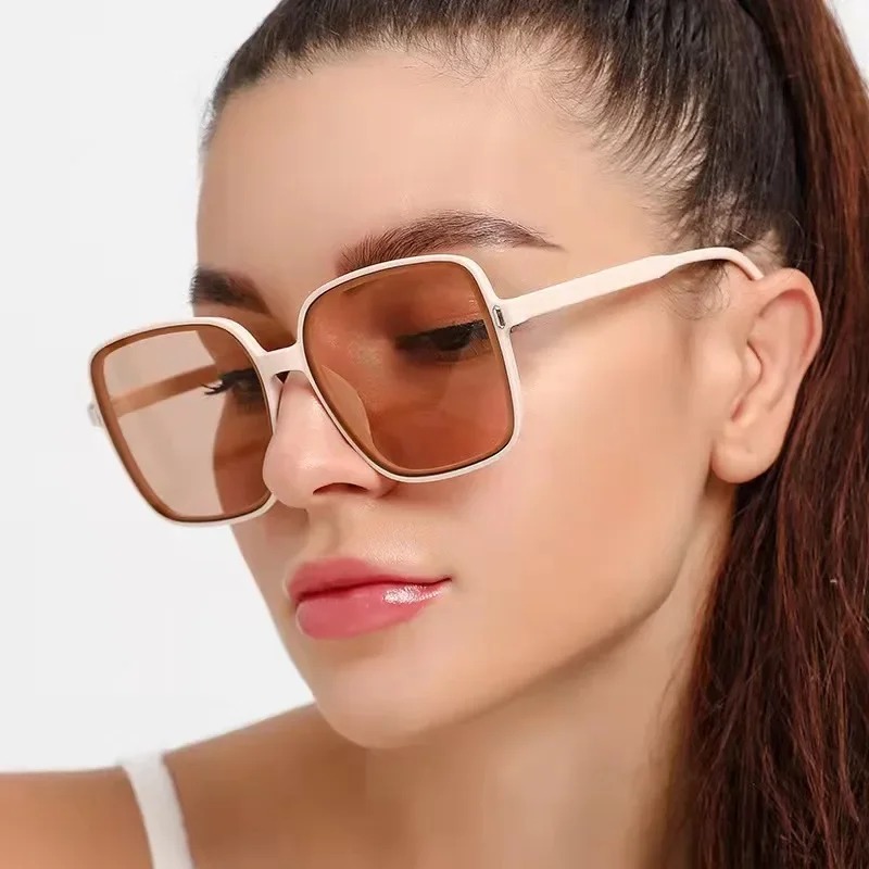 نظارات شمسية مربعة كبيرة الحجم - مراجعة Designer Sunglasses وسعره